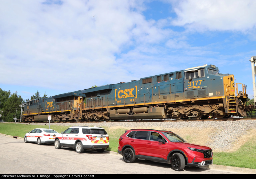 CSX 3461 & 3177 lead train L619-28 southbound